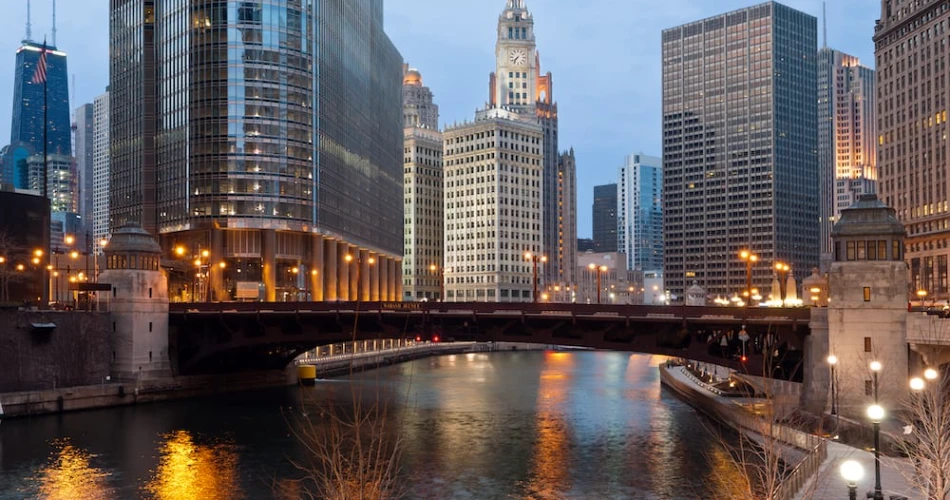 Chicago Travel Guide 2025: Top Attractions, Things to Do, Dining, and More!