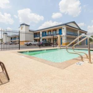 Days Inn by Wyndham Houston East