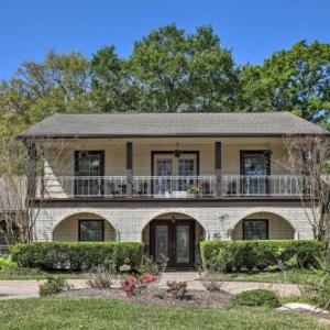 Dog Friendly Retreat Walk to Lake Nassau Parks Houston