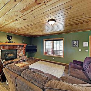 New Listing Updated Cabin   Walk to Resort  Lake Home