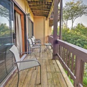 Updated Condo w/Balcony- Walk to Beech Mtn. Resort