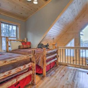 Dream Log Cabin in Bethel - 15 Min to Ski Resort!