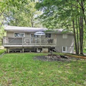 Pocono Lake Resort Home with BBQ and Lake Access!