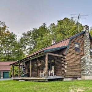 Hancock Log Cabin Retreat 2 miles to Jiminy Peak Massachusetts