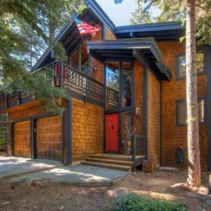 Expansive truckee Cabin with Deck and Resort Amenities California