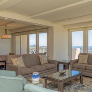 Panoramic bayview Spacious 10th floor condo beachfront resort shared pools  jacuzzi Pet friendly