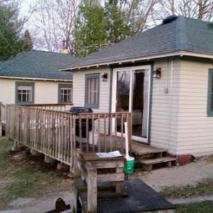 muskie Cabin   Waterfront resort on Fremont Wolf River