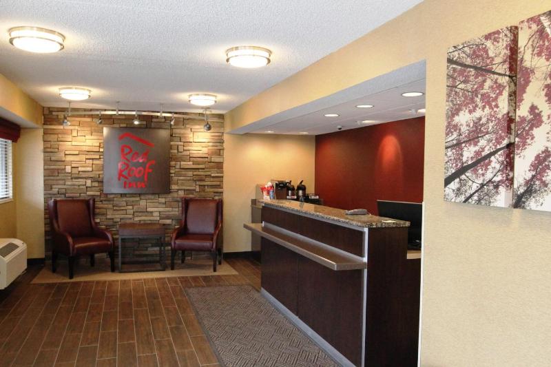 Red Roof Inn Albany Airport - image 5