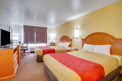 Econo Lodge Inn & Suites - image 11