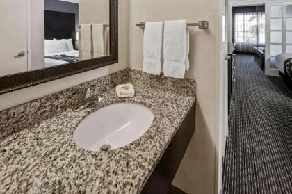 La Quinta by Wyndham Anaheim - image 11