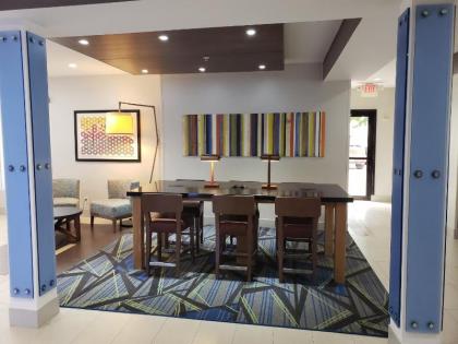 Holiday Inn Express Arlington Interstate 20 Parks Mall an IHG Hotel - image 13