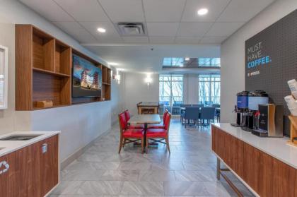 Holiday Inn Express and Suites Asheville Downtown - image 9