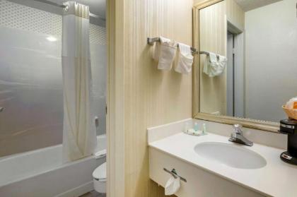 Quality Inn Northlake - image 15