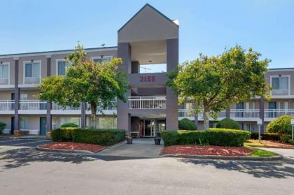 Quality Inn Northlake - image 6