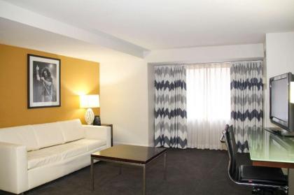 Comfort Inn & Suites Baltimore Inner Harbor - image 7