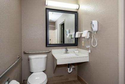 Red Roof Inn Bay Minette - image 7