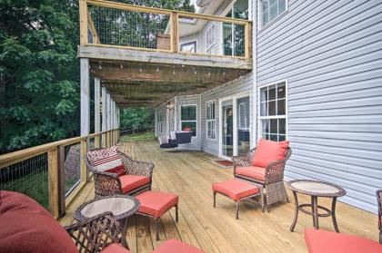 Dreamy Home on Lake Brittany with BBQ and Kayaks!