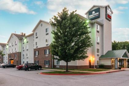 HomeTowne Studios & Suites by Red Roof Bentonville - image 15