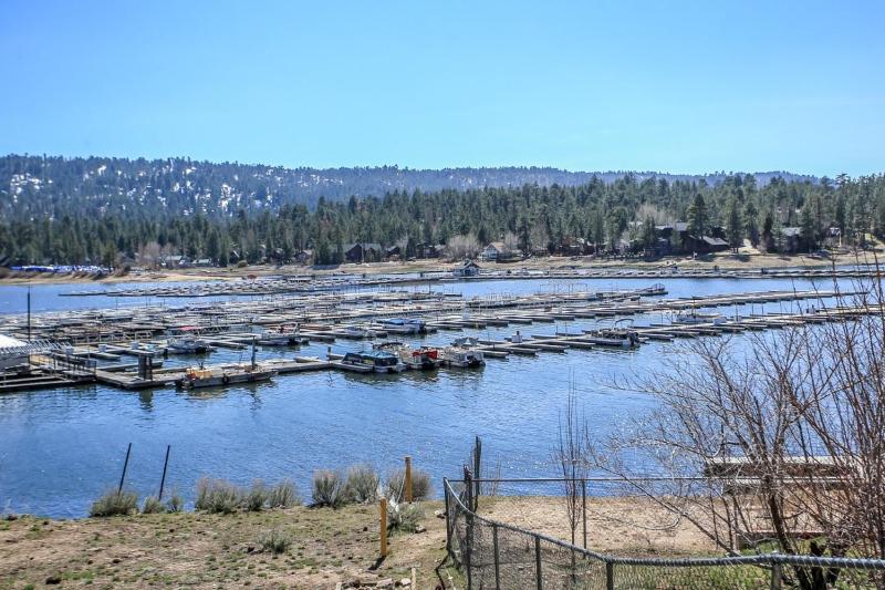 Lakefront Retreat by Big Bear Cool cabins - image 3