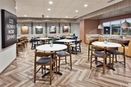 Fairfield Inn & Suites by Marriott Birmingham Colonnade - image 11