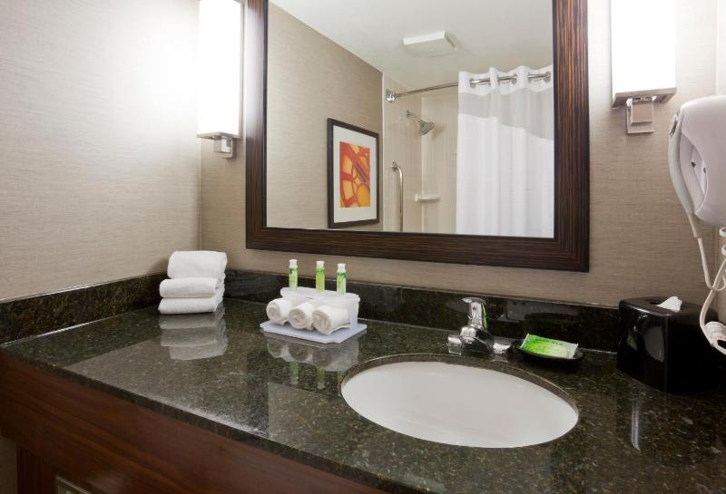 Holiday Inn Express & Suites Bloomington West an IHG Hotel - image 5