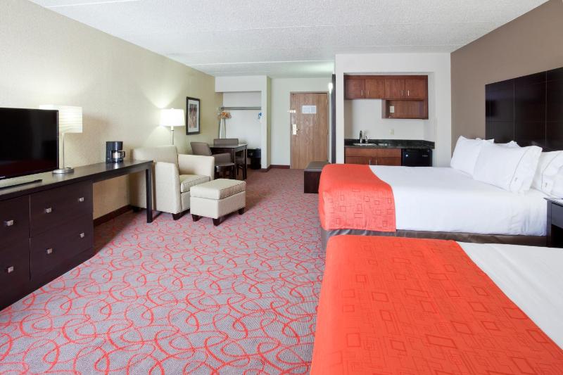 Holiday Inn Express & Suites Bloomington West an IHG Hotel - image 7