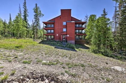 Slopeside Condo with Hot Tub and Game Room Access! - image 11