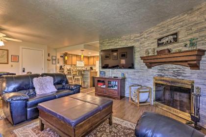 Slopeside Condo with Hot Tub and Game Room Access! - image 15