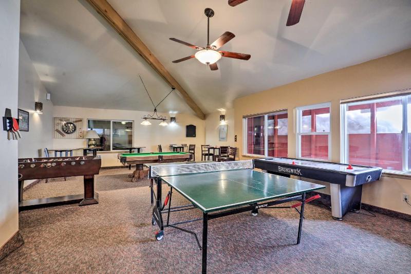 Slopeside Condo with Hot Tub and Game Room Access! - image 7