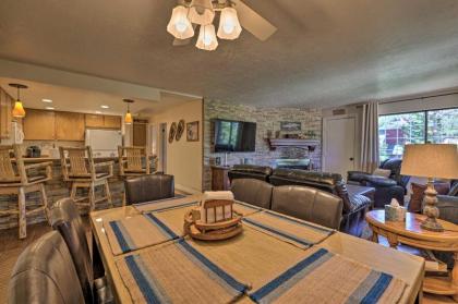 Slopeside Condo with Hot Tub and Game Room Access! - image 9