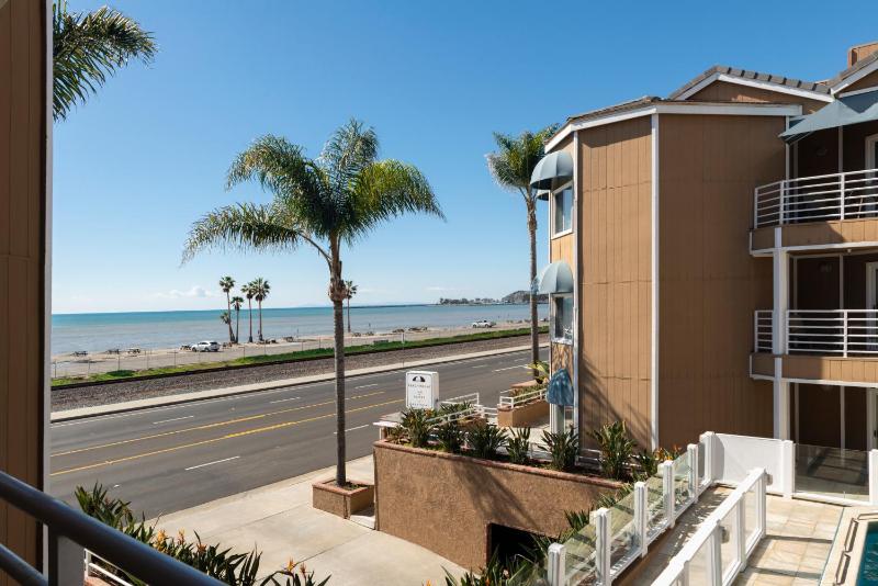 Beachfront Inn and Suites at Dana Point - image 3