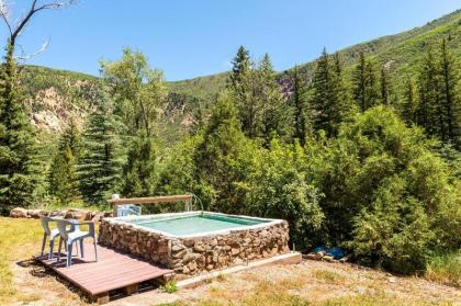 Three Sisters Peak Cabin at Filoha Meadows - image 2