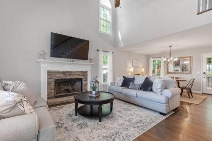 5 Bedroom Modern Farmhouse Retreat In Downtown Cartersville