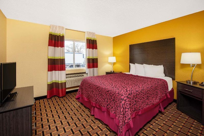 Days Inn By Wyndham Carthage - image 3