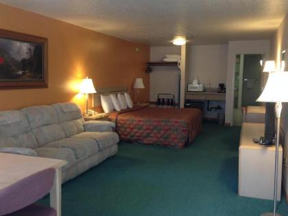 Timberland Inn & Suites - image 2