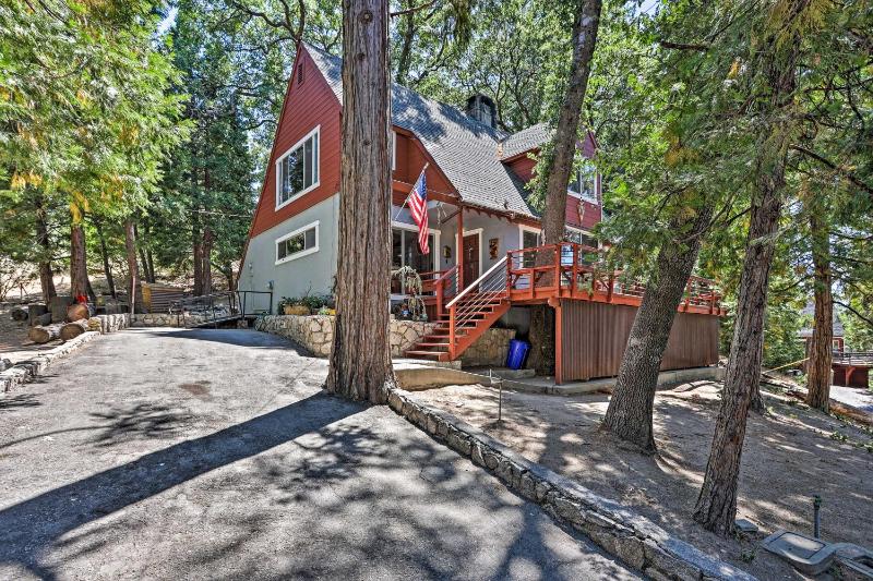 Expansive Retreat with Deck Game Room and Lake Views! - image 3