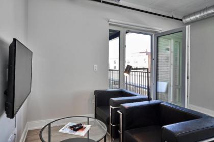 Chic Wrigleyville Studio with Balcony by Zencity - image 19