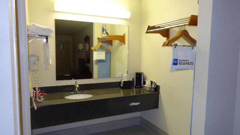 SureStay Hotel by Best Western Childress - image 7