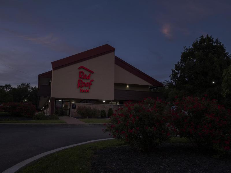 Red Roof Inn Cincinnati East - Beechmont - image 5