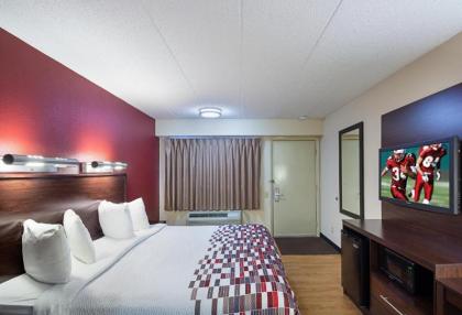 Red Roof Inn Cincinnati East - Beechmont - image 13