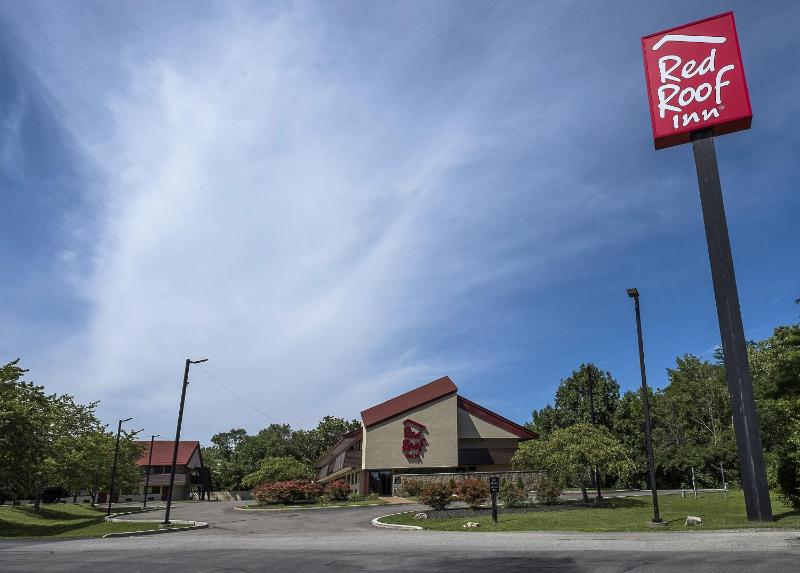 Red Roof Inn Cincinnati East - Beechmont - image 7