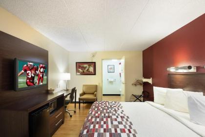 Red Roof Inn Cincinnati East - Beechmont - image 12