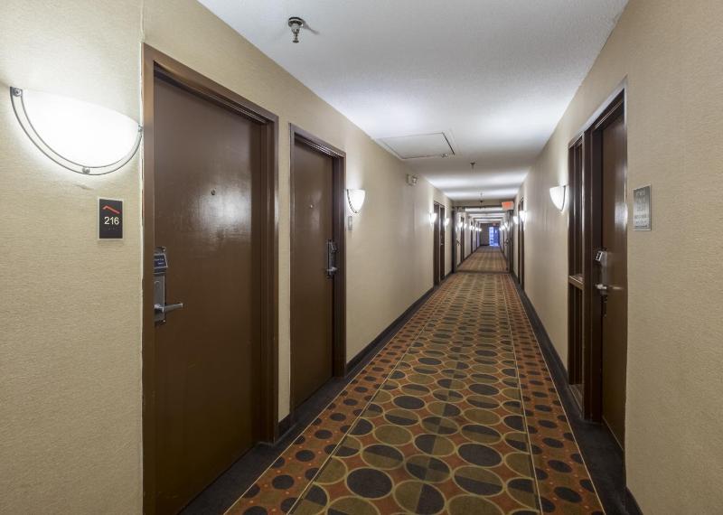 Red Roof Inn & Suites Cincinnati North-Mason - image 5