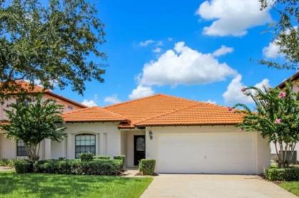 Caribbean Breeze  4 bedroom lake view home with a private pool close to Disney Clermont Florida