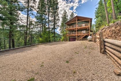 Mystic Forest Lodge with Superb Vistas and Media Room!