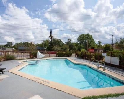 Econo Lodge College Station University Area - image 9