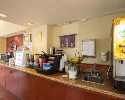 Econo Lodge College Station University Area - image 12