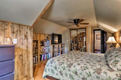 Cozy Custer Cottage with Deck Walk to Shops and Food! - image 12