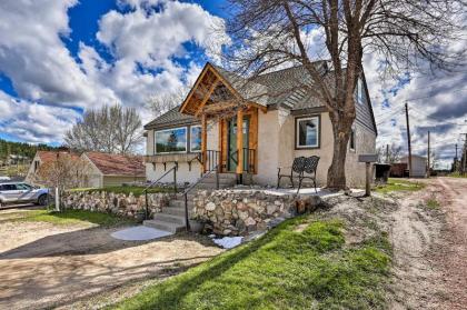 Cozy Custer Cottage with Deck Walk to Shops and Food! - image 7