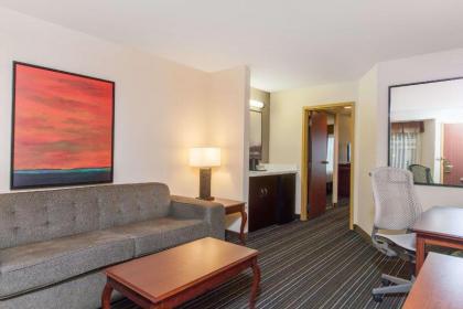 Sonesta Suites Dallas Park Central - image 10